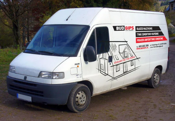 <h5>Budgips</h5><p> - projekt i oklejenie samochodów</p>