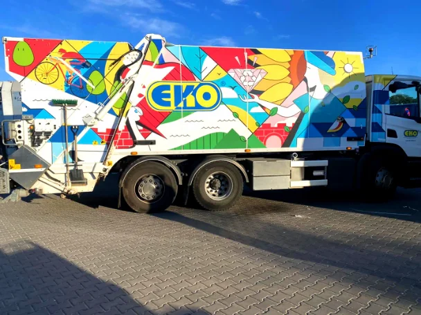 <h5>POM EKO Sp. z o.o.</h5><p> - projekt i oklejenie samochodów</p>
