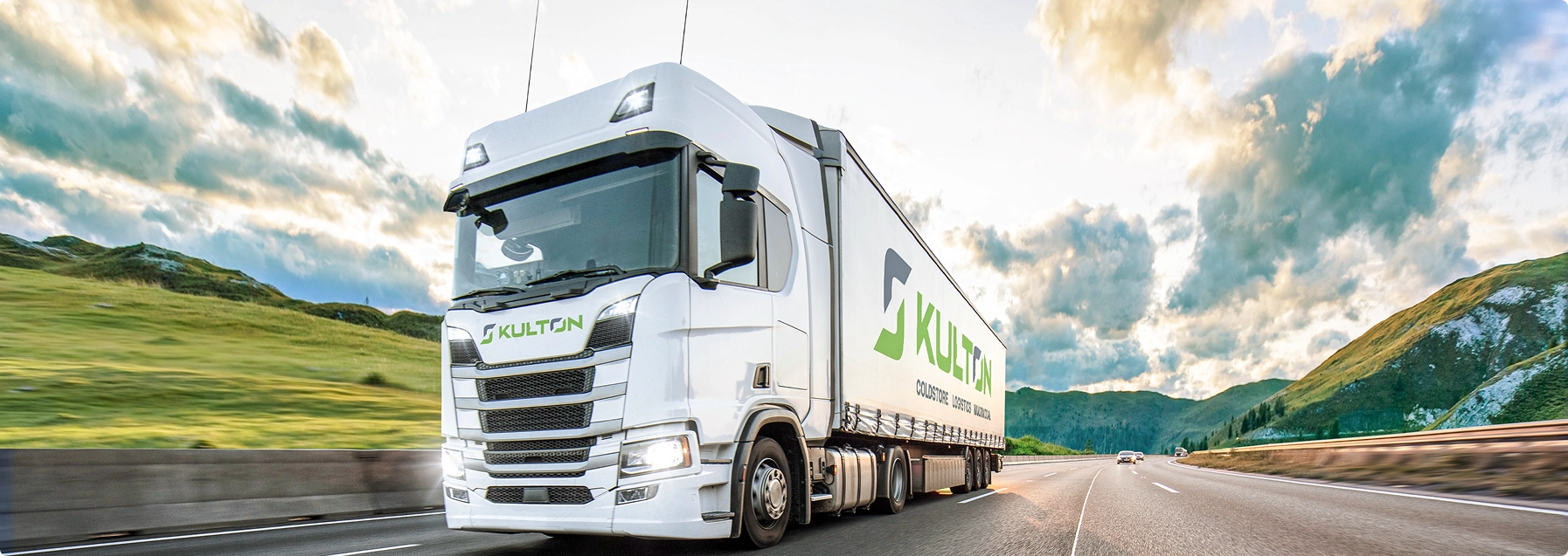 Nowy branding Kulton podkreśla dynamikę i ekologiczną tożsamość firmy. Zielone akcenty i nowoczesna typografia symbolizują zrównoważony rozwój i innowacje.