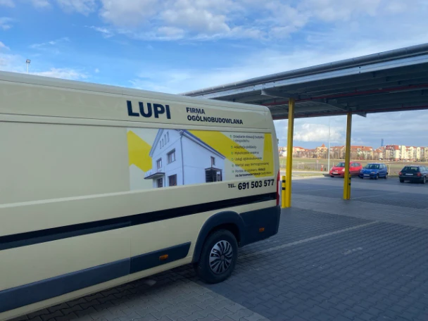 <h5>LUPI</h5><p> - projekt i oklejenie samochodów</p>