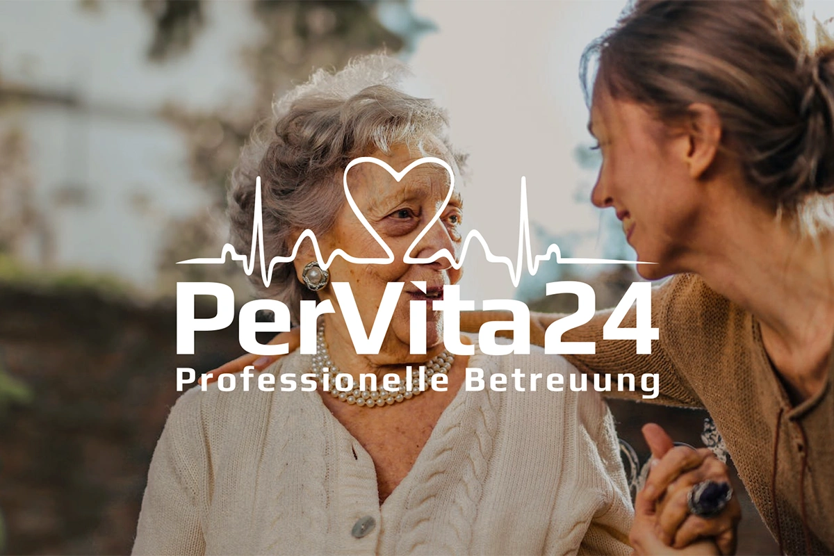 Logo "PerVita24" na tle ciepłej sceny opieki nad seniorką. Motyw serca i linii życia podkreśla profesjonalną opiekę i troskę, jaką firma oferuje 24/7.