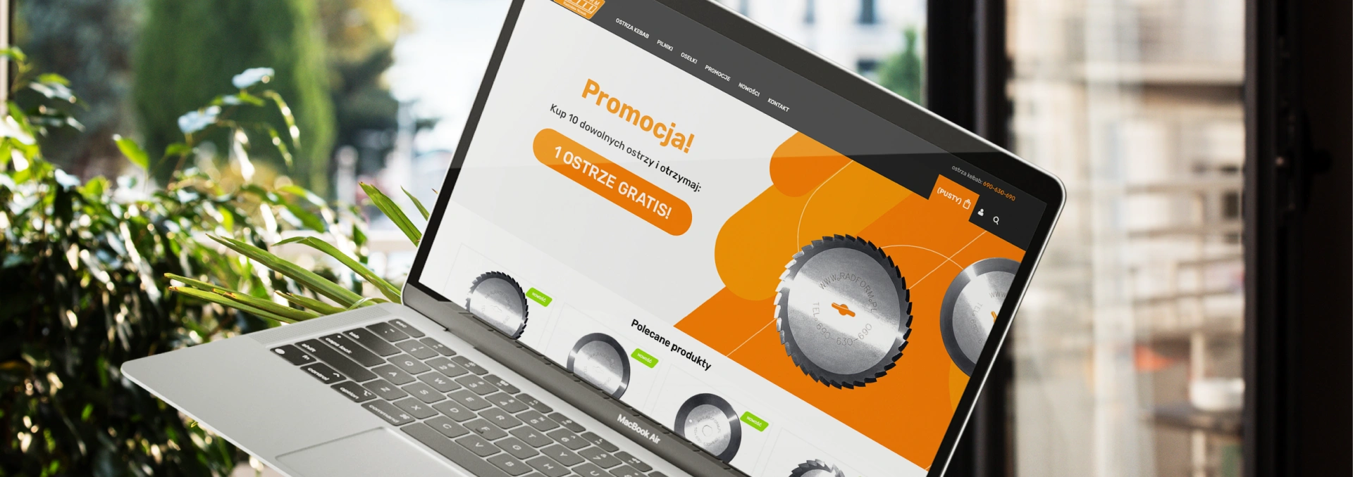 Strona Radform prezentuje ofertę ostrzy z promocją: kup 10, a jedno dostaniesz gratis. Nowoczesny design i intuicyjna nawigacja ułatwiają zakupy.