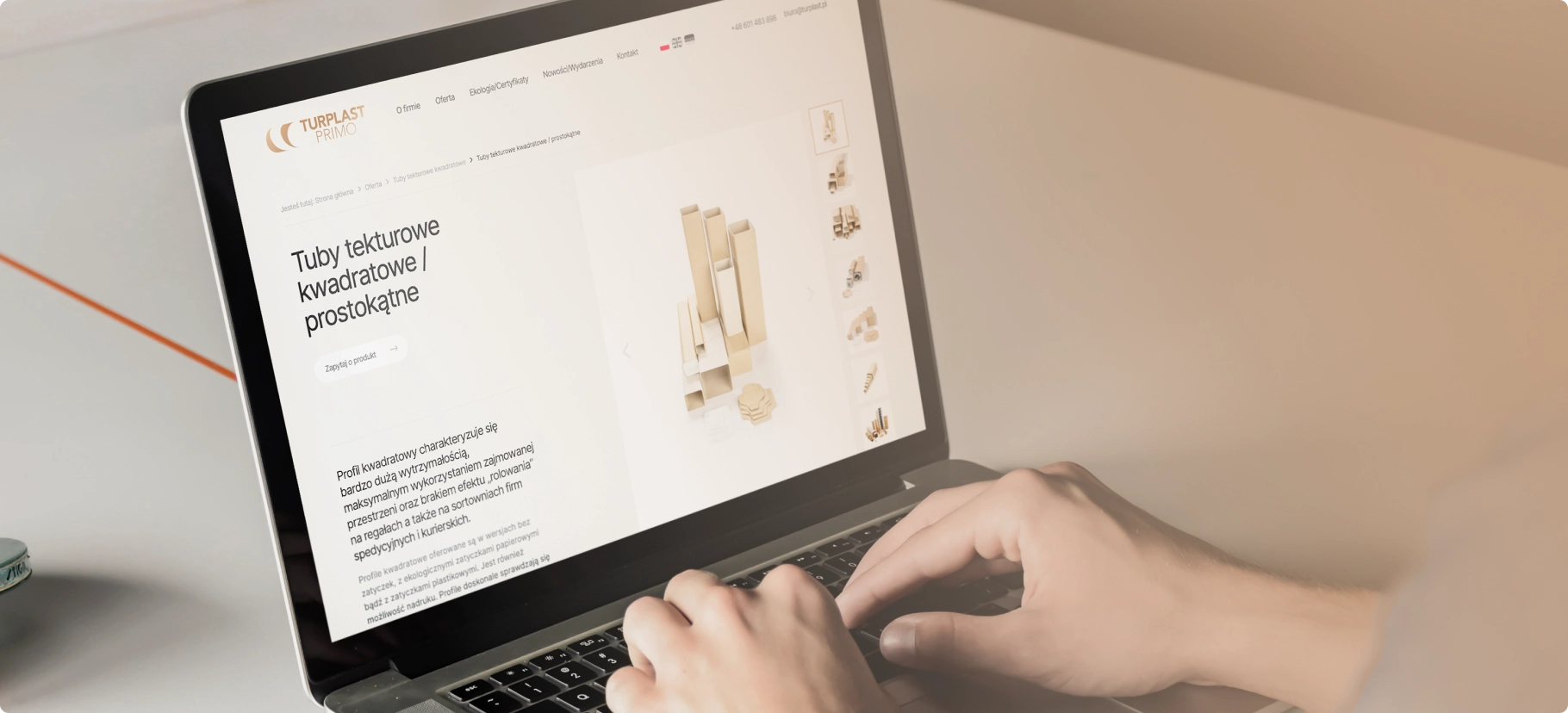Na zdjęciu widoczna jest strona internetowa firmy Turplast, specjalizującej się w produkcji tub papierowych. Menu nawigacyjne zawiera sekcje takie jak "O firmie", "Oferta", "Nowości/Wydarzenia" oraz "Kontakt".